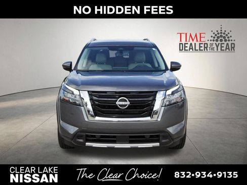Used 2025 Nissan Pathfinder SL FWD image 2