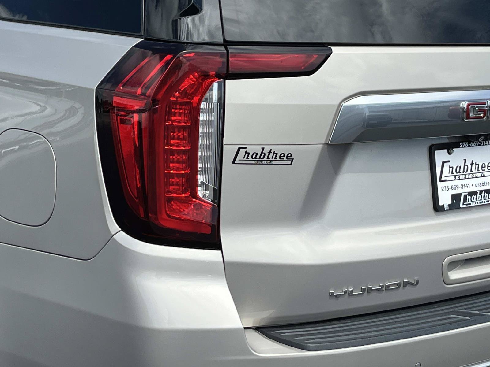 Used 2022 GMC Yukon Denali w/ Denali Ultimate Package AWD/4WD image 5