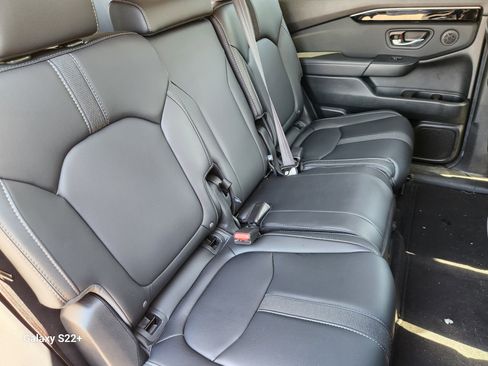 Used 2025 Honda Pilot Touring image 18