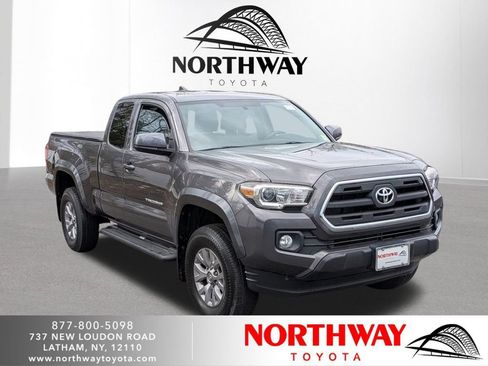 Used 2017 Toyota Tacoma 4x4 Access Cab image 1