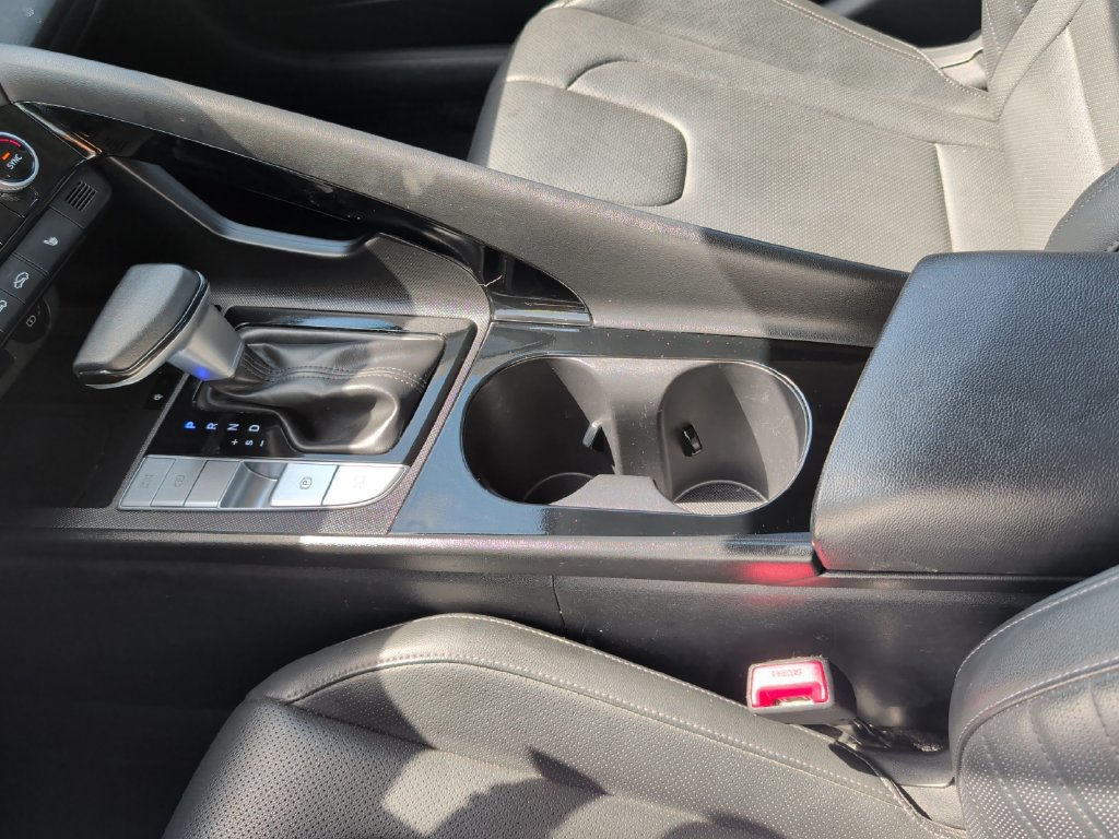 Used 2025 Hyundai Elantra Limited FWD image 25