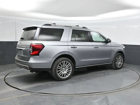 Used 2024 Ford Expedition Limited AWD/4WD image 3