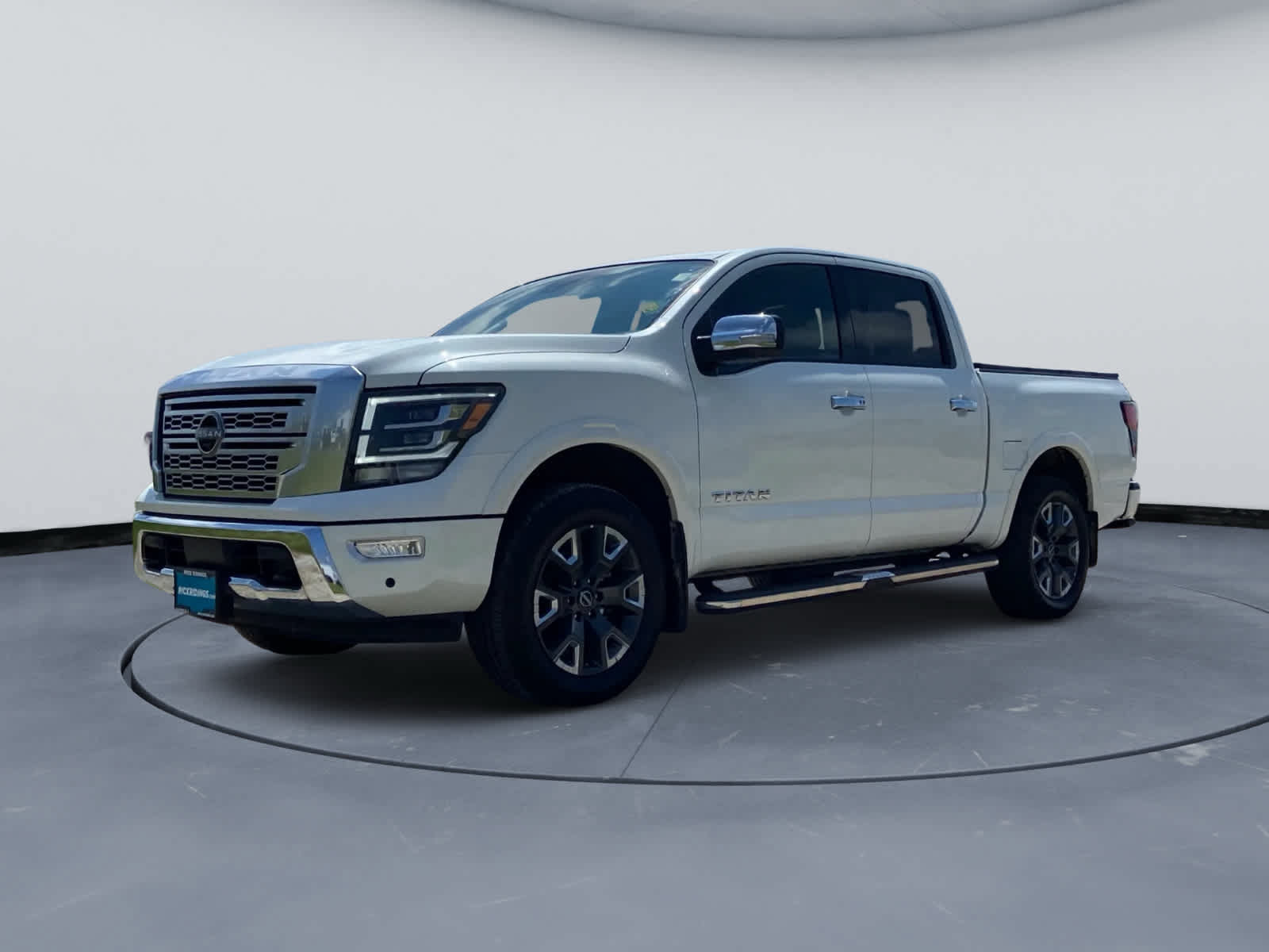 Used 2024 Nissan Titan Platinum Reserve w/ Moonroof Package AWD/4WD image 2