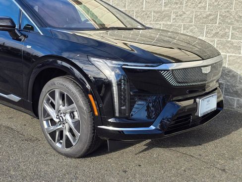 New 2026 Cadillac Optiq Luxury 1 image 14