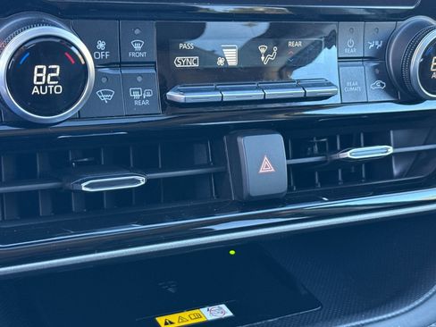 Used 2024 Toyota Highlander XLE image 17