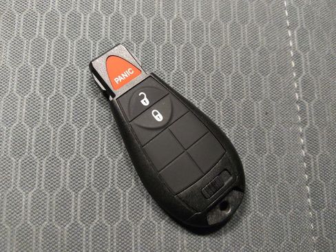 Used 2014 RAM 1500 Classic SLT image 32