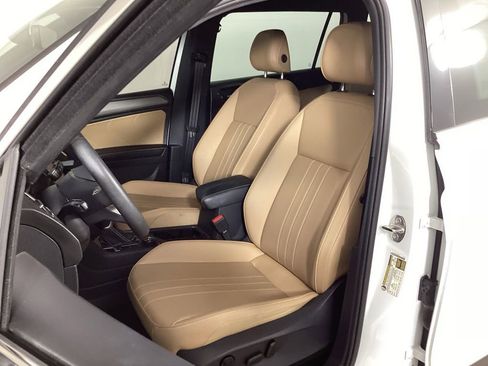 Used 2024 Volkswagen Tiguan SE w/ Panoramic Sunroof Package AWD/4WD image 26