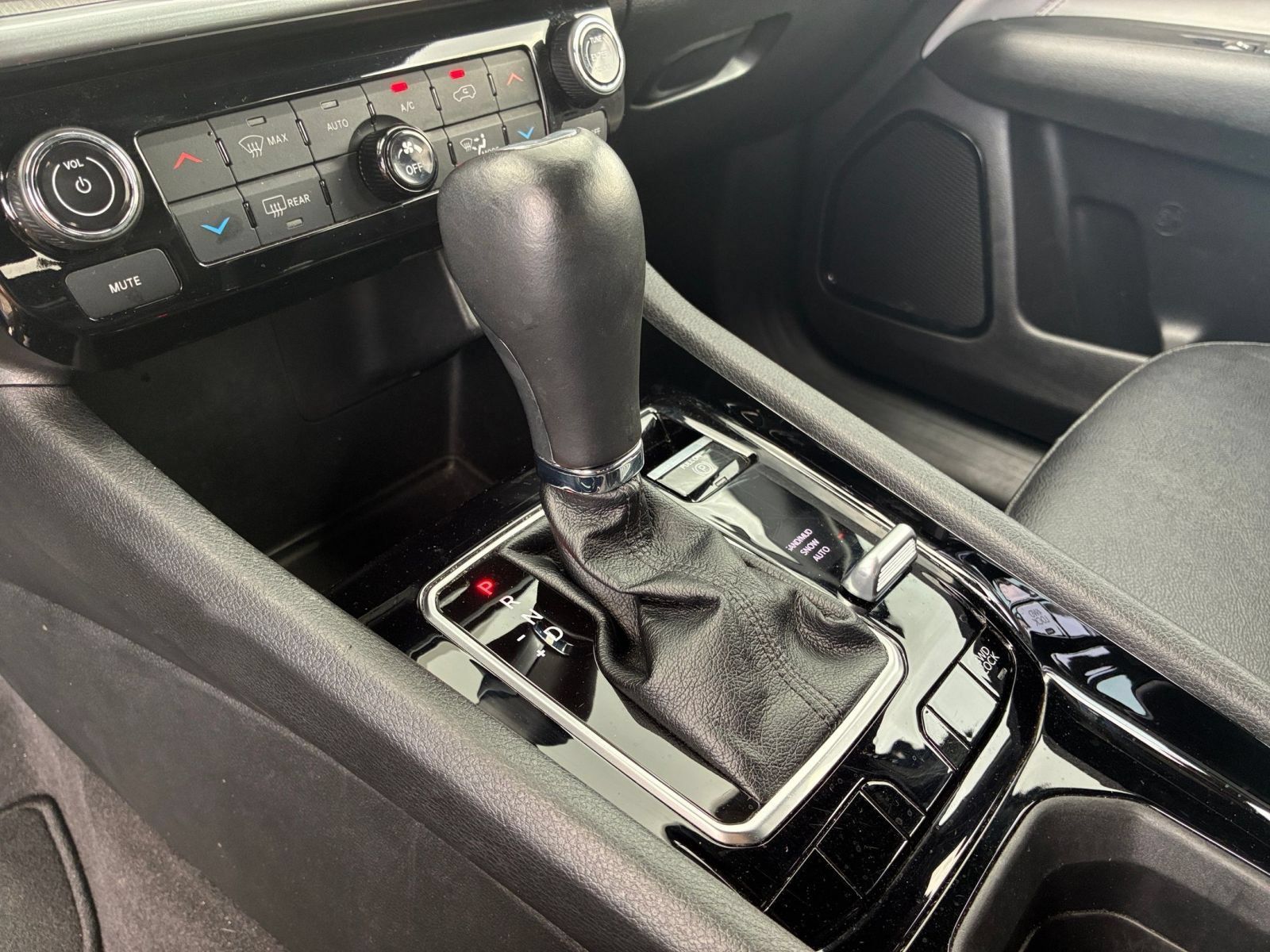 Used 2025 Jeep Compass Limited AWD/4WD image 39