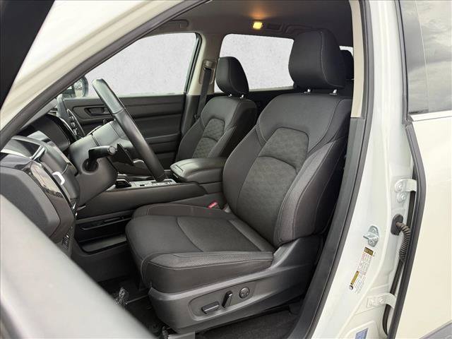Used 2024 Nissan Pathfinder SV FWD image 12