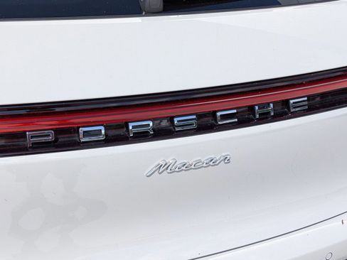 Certified 2025 Porsche Macan AWD/4WD image 13