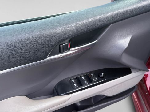 Used 2018 Toyota Camry SE FWD image 10