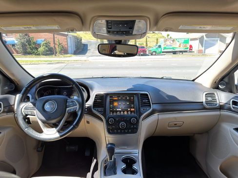 Used 2017 Jeep Grand Cherokee Limited image 18