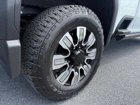 Used 2025 GMC Sierra 3500 Denali w/ Denali Reserve Package AWD/4WD image 10