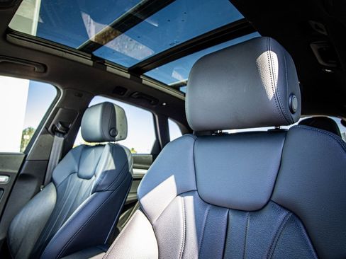 Used 2020 Audi Q5 2.0T Titanium Premium Plus w/ Premium Plus Package image 2