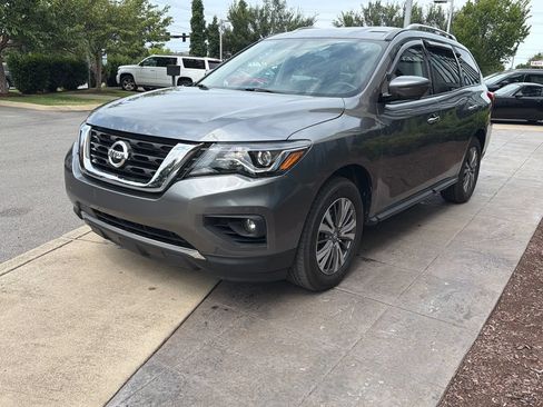 Used 2020 Nissan Pathfinder SL FWD image 8