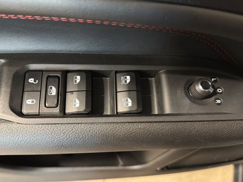 Used 2025 Jeep Compass Trailhawk AWD/4WD image 16