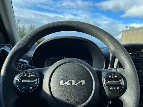 Used 2025 Kia Soul LX w/ LX Technology Package image 25