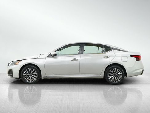 Used 2023 Nissan Altima 2.5 SV w/ SV Premium Package AWD/4WD image 2