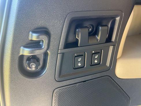 Used 2014 Toyota Sequoia Platinum image 23