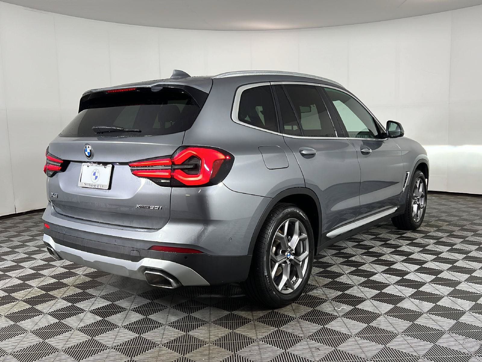 Used 2023 BMW X3 xDrive30i w/ Premium Package AWD/4WD image 5