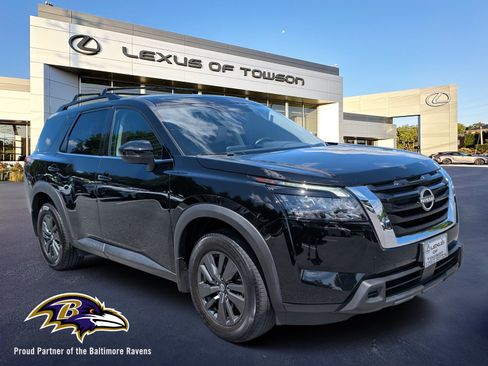 Used 2023 Nissan Pathfinder SV AWD/4WD image 1