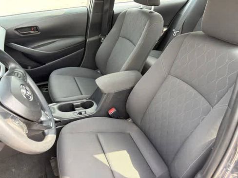 Used 2025 Toyota Corolla LE FWD image 11