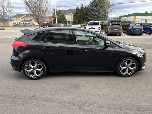 Used 2017 Ford Focus ST image 7