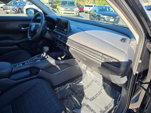 Certified 2025 Honda HR-V LX image 13