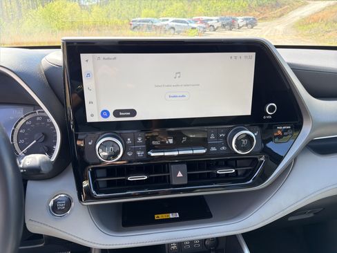 Used 2023 Toyota Highlander XLE image 29