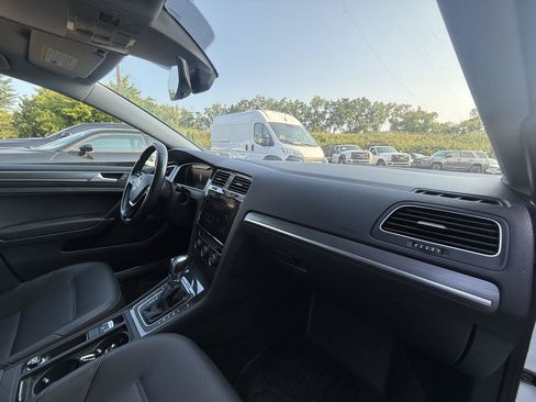 Used 2019 Volkswagen e-Golf SEL Premium FWD image 17