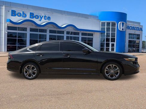 Used 2023 Honda Accord EX image 4