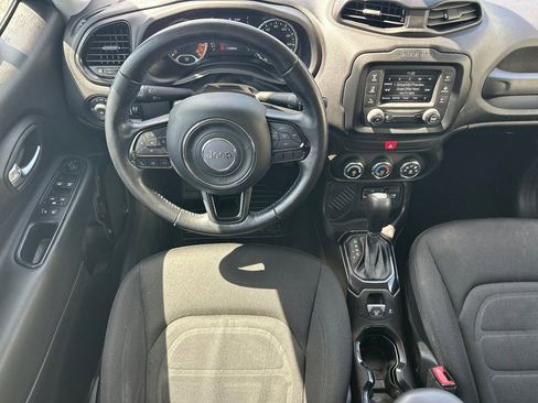 Used 2017 Jeep Renegade Altitude FWD image 23