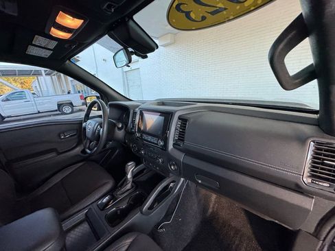 Used 2023 Nissan Frontier SV w/ Midnight Edition Package image 18