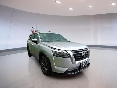 Used 2024 Nissan Pathfinder SV AWD/4WD image 1
