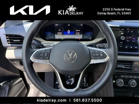 Used 2023 Volkswagen Taos SE w/ Panoramic Sunroof Package FWD image 31