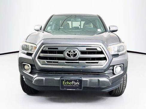 Used 2016 Toyota Tacoma Limited image 2