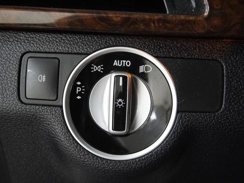 Used 2012 Mercedes-Benz E 350 4MATIC Sedan image 17