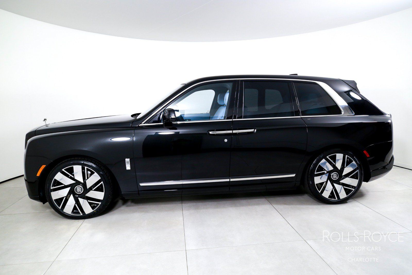 New 2027 Rolls-Royce Cullinan AWD/4WD image 3