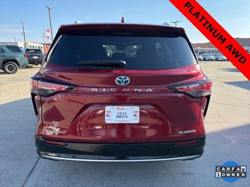 Used 2025 Toyota Sienna Platinum image 6