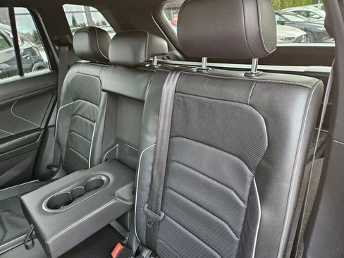 Used 2022 Volkswagen Tiguan SEL R-Line image 15