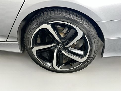 Used 2019 Honda Accord Sport image 11