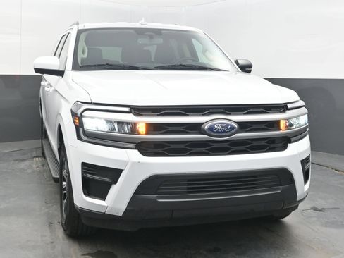 Used 2024 Ford Expedition Max XLT image 3