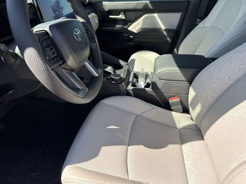 Used 2025 Toyota Tacoma Limited image 17