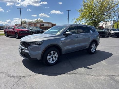 Used 2023 Kia Sorento LX AWD/4WD image 3