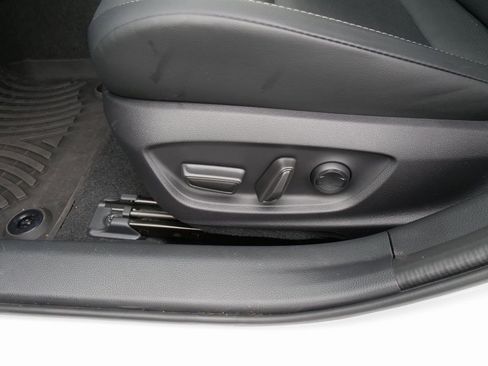 Used 2025 Toyota Prius XLE image 17