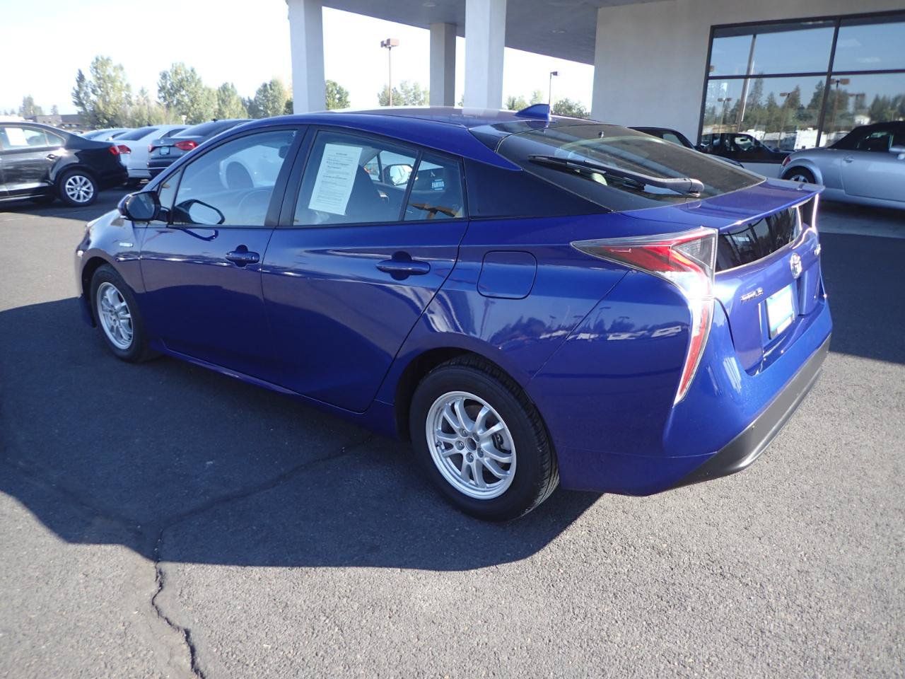 Used 2016 Toyota Prius Four FWD image 3