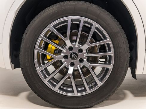 Used 2024 Maserati Grecale GT image 11