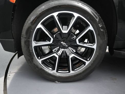 Used 2024 Chevrolet Tahoe RST w/ Luxury Package RWD image 17