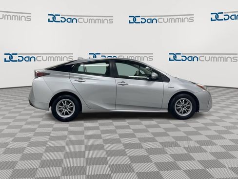 Used 2017 Toyota Prius Two FWD image 9