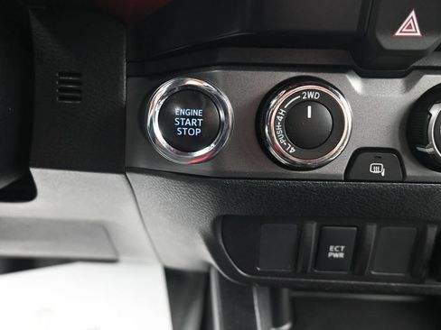 Used 2019 Toyota Tacoma TRD Off-Road AWD/4WD image 23